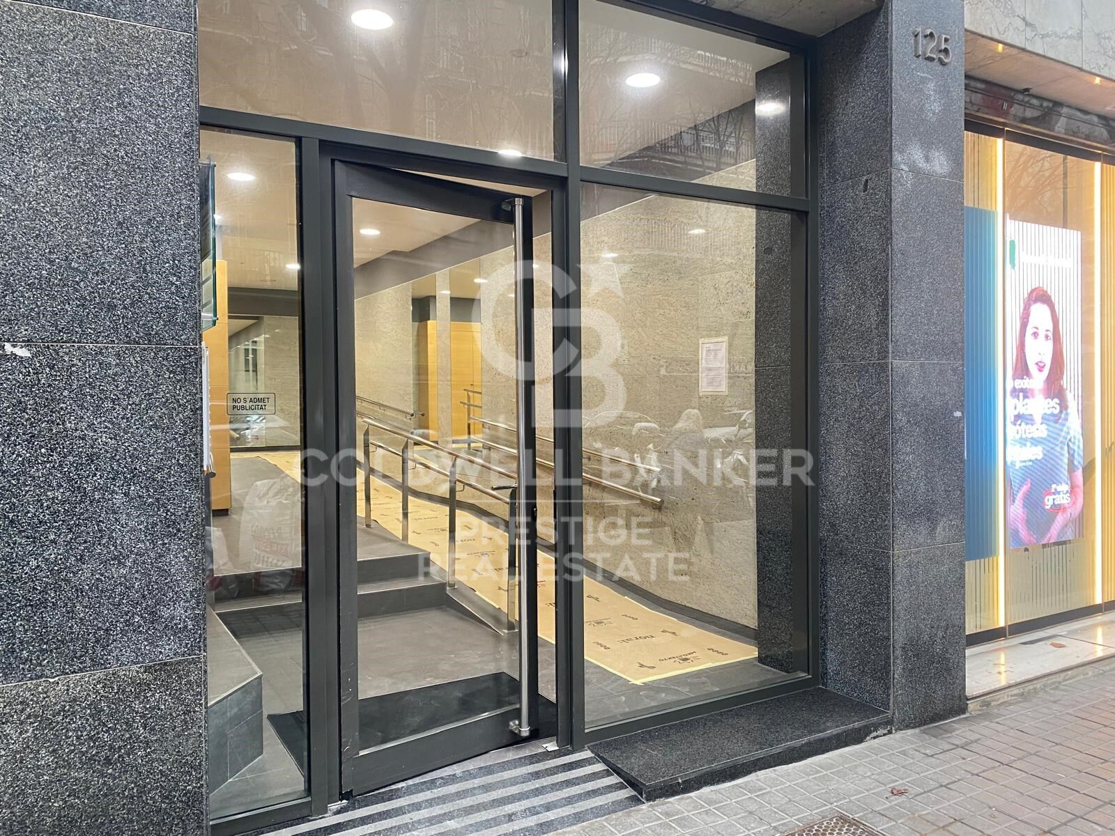 Commercial property à Barcelona, Espagne 340 m2 No. 159229