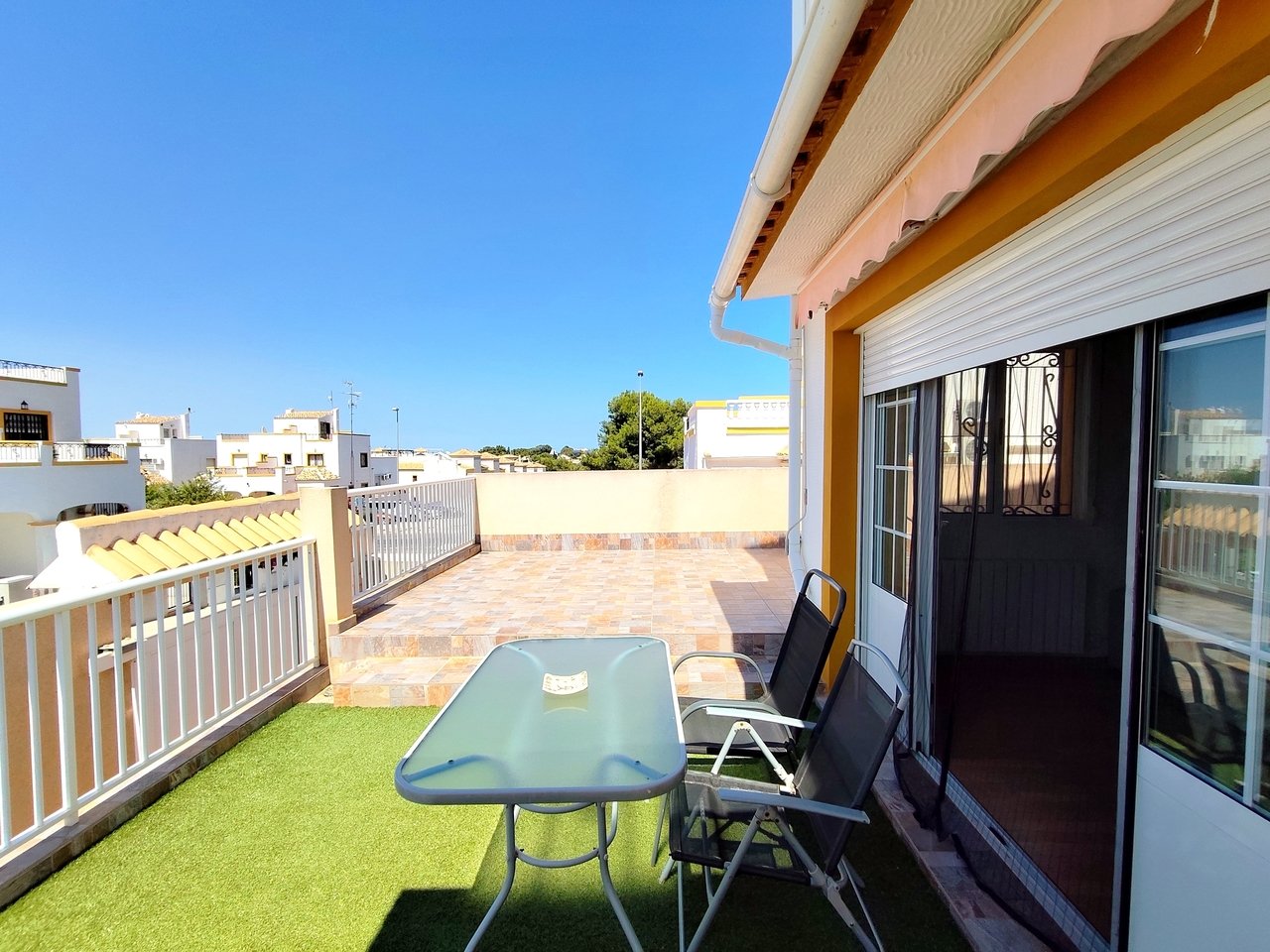Townhouse à Torrevieja, Alicante, Espagne 6 chambres, 88 m2 No. 190150