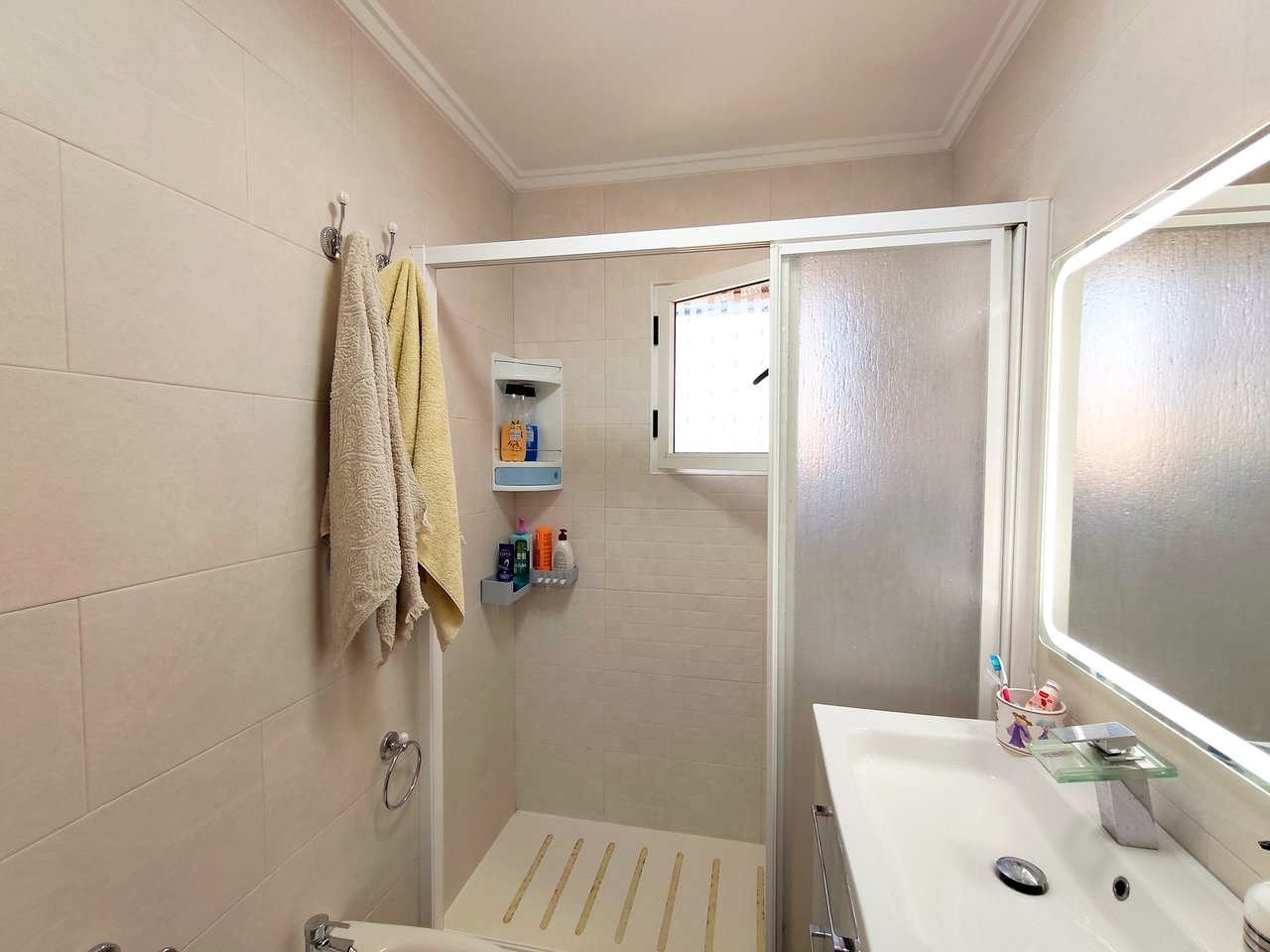 Townhouse à Torrevieja, Alicante, Espagne 6 chambres, 88 m2 No. 190150