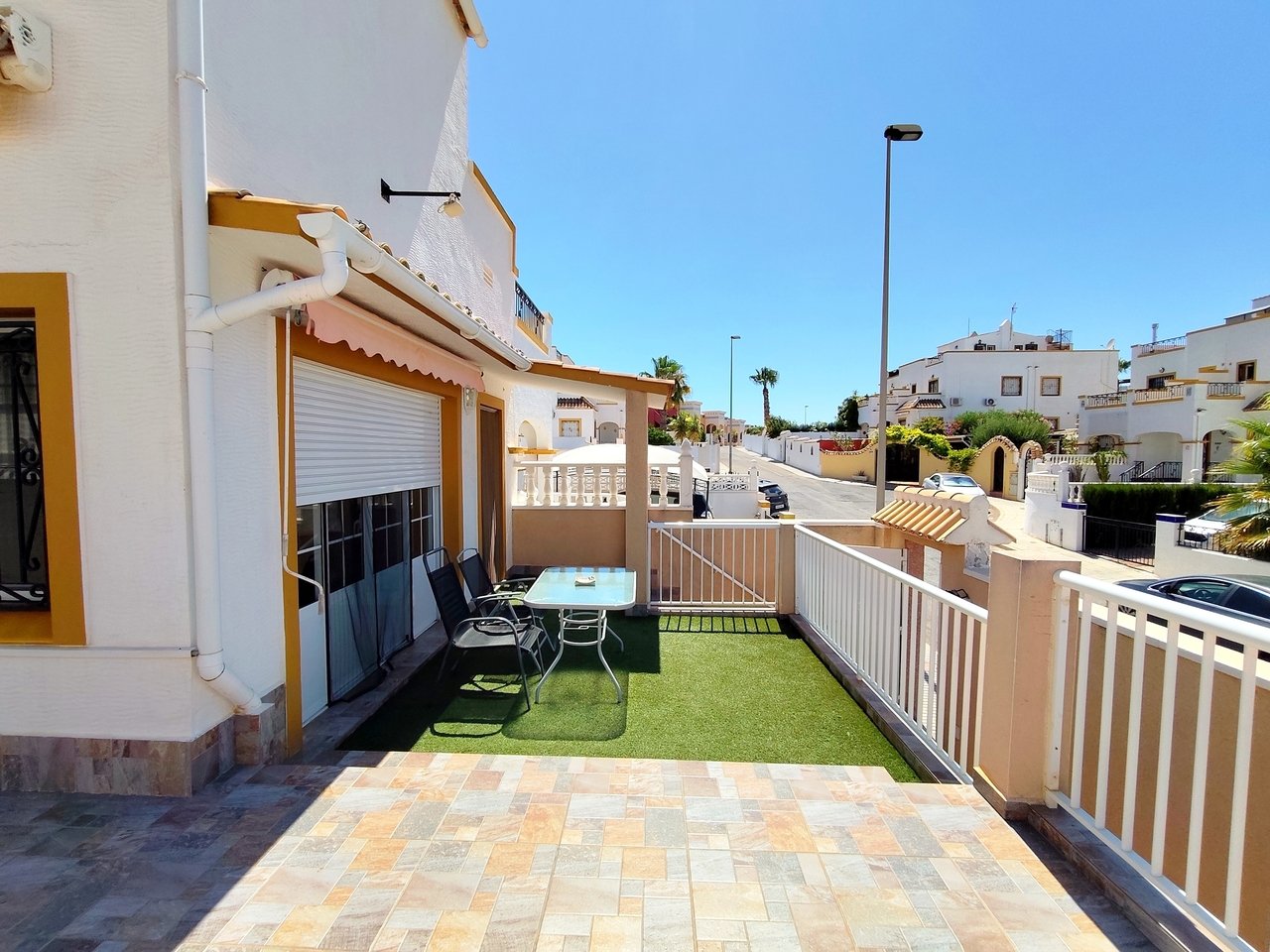 Townhouse à Torrevieja, Alicante, Espagne 6 chambres, 88 m2 No. 190150