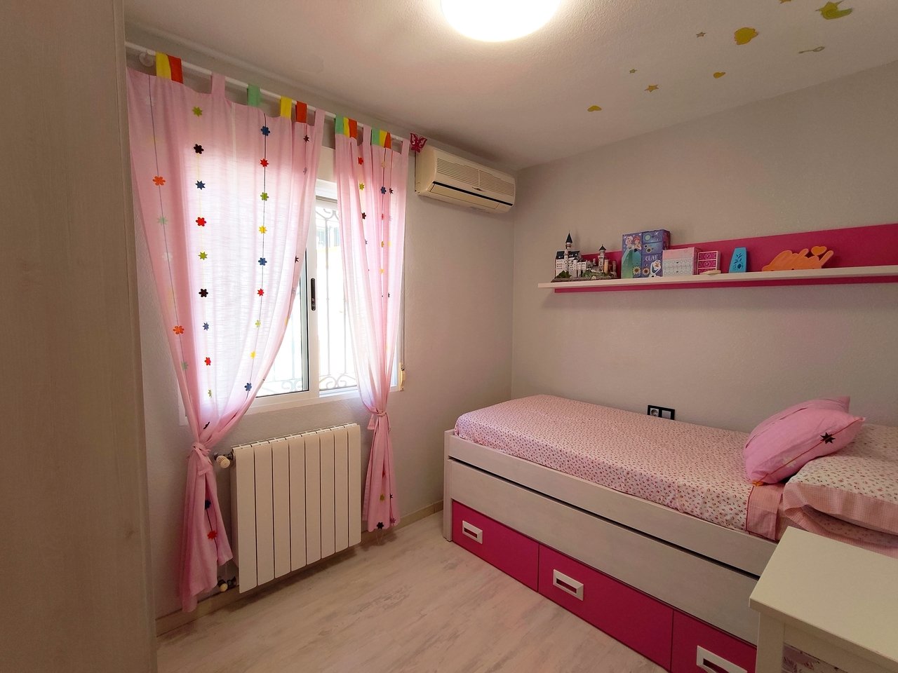Townhouse à Torrevieja, Alicante, Espagne 6 chambres, 88 m2 No. 190150
