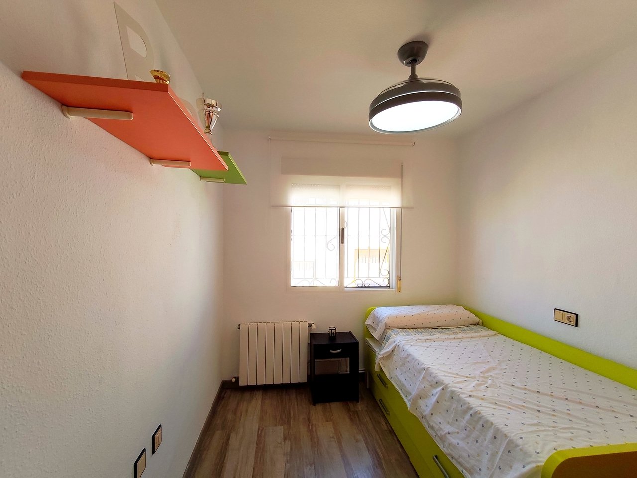 Townhouse à Torrevieja, Alicante, Espagne 6 chambres, 88 m2 No. 190150