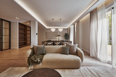 Apartment in Madrid, Spain 5 bedrooms, 235 sq.m. No. 179875