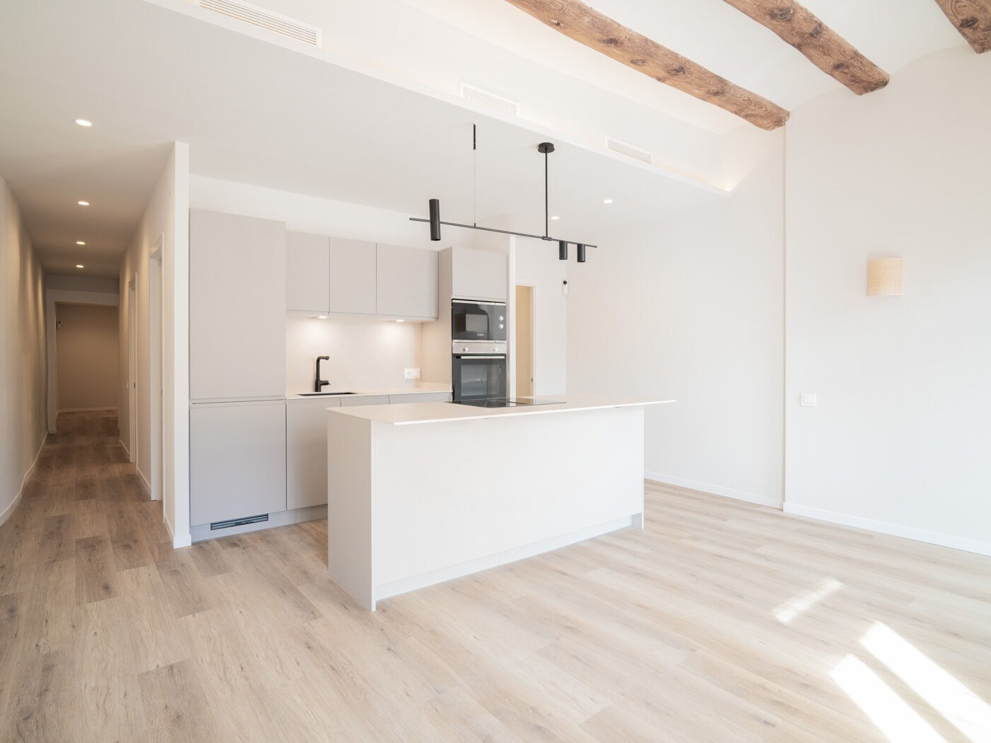Apartment in Barcelona, Spain 3 bedrooms, 84 sq.m. No. 140724