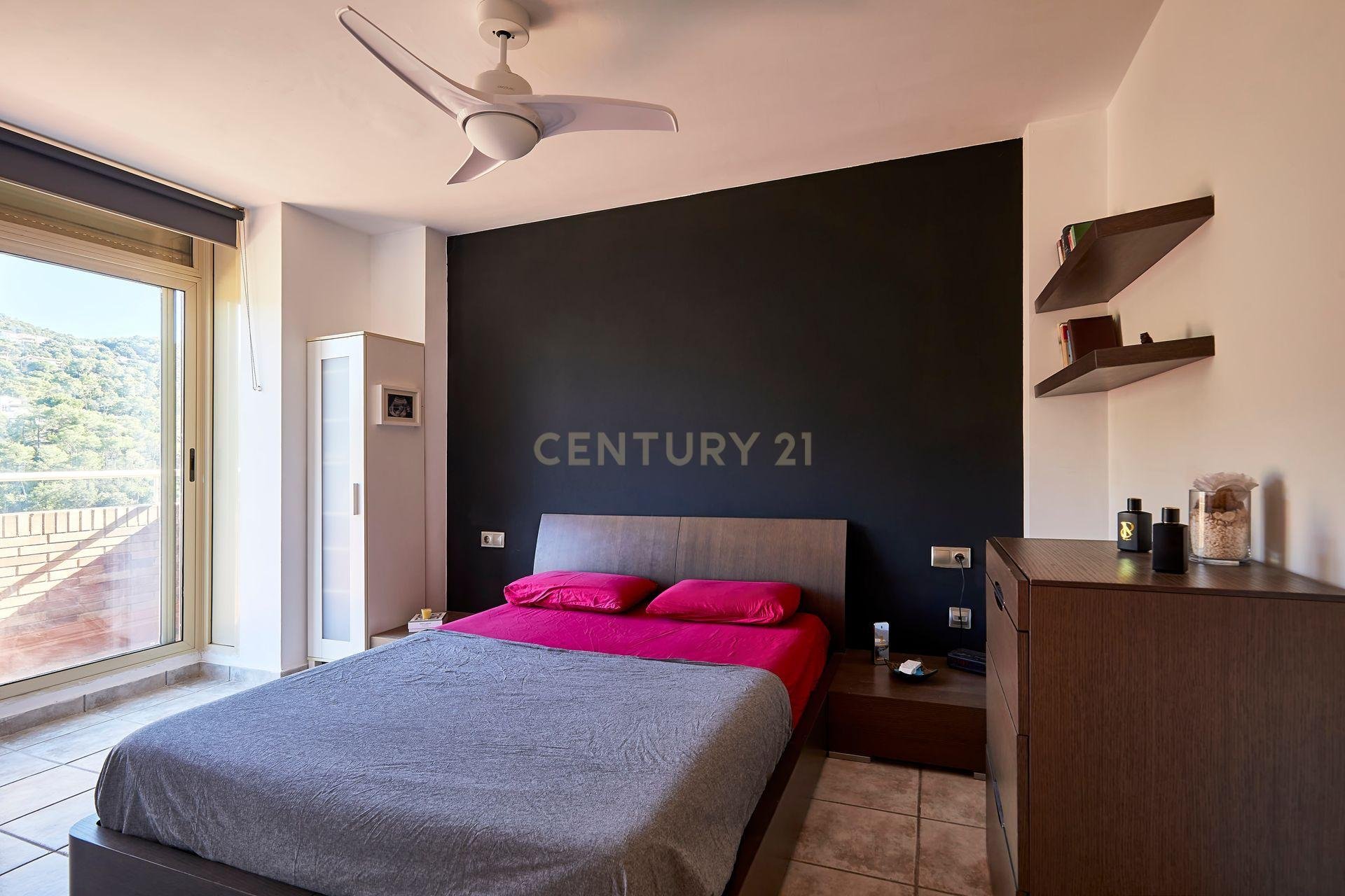 House à Torrelles de Llobregat, Barcelona, Espagne 4 chambres, 258 m2 No. 167080