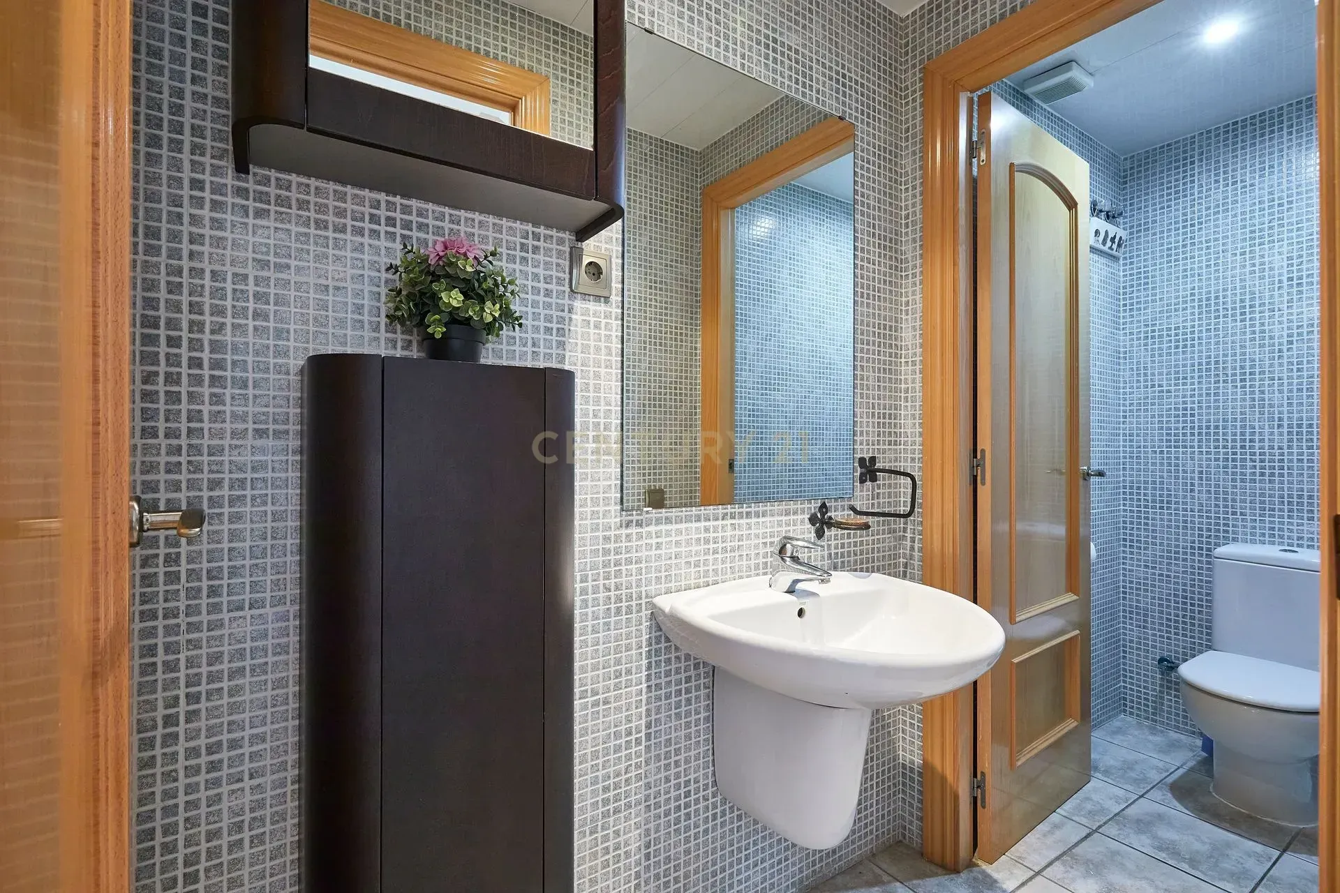 House à Torrelles de Llobregat, Barcelona, Espagne 4 chambres, 258 m2 No. 167080