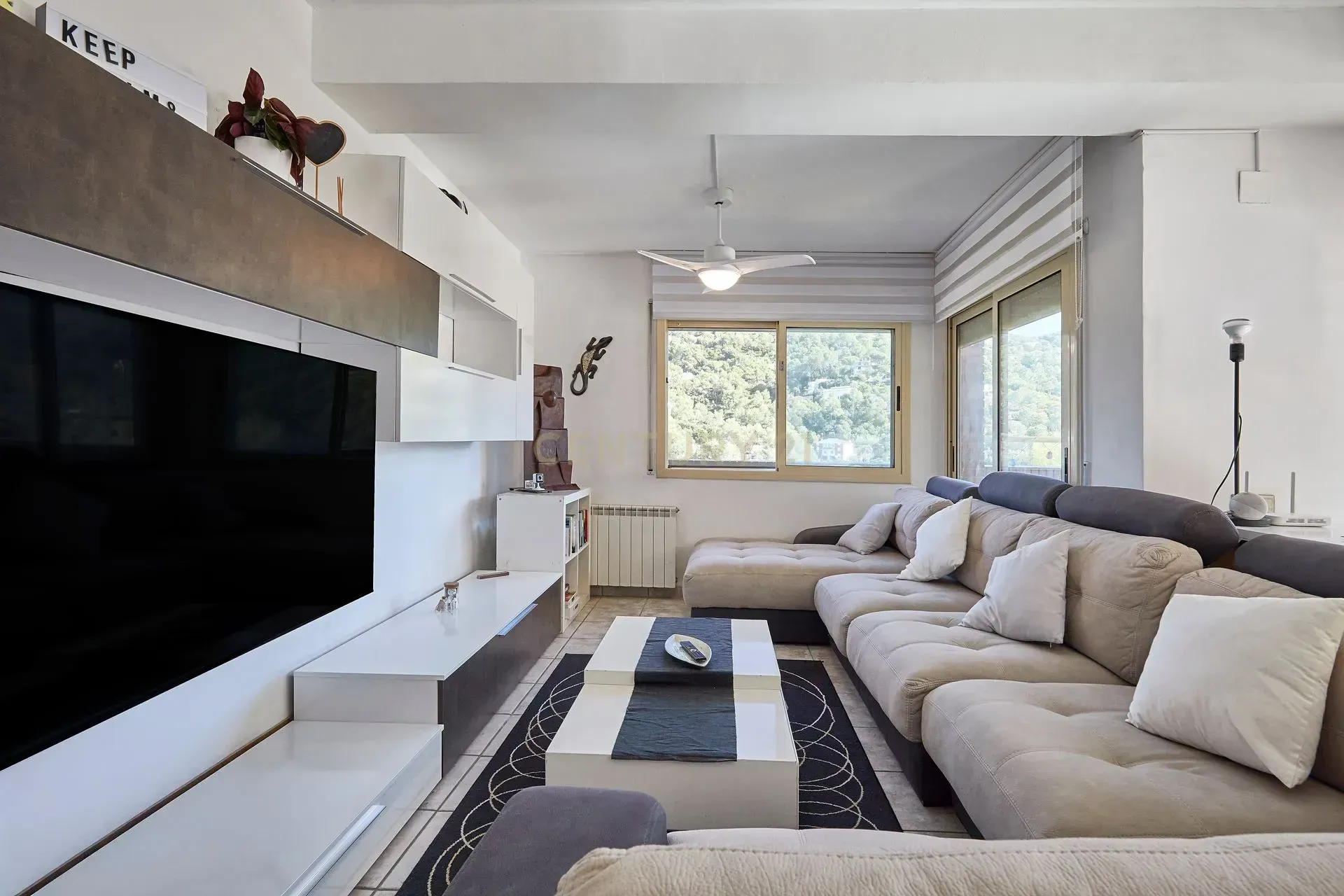 House à Torrelles de Llobregat, Barcelona, Espagne 4 chambres, 258 m2 No. 167080