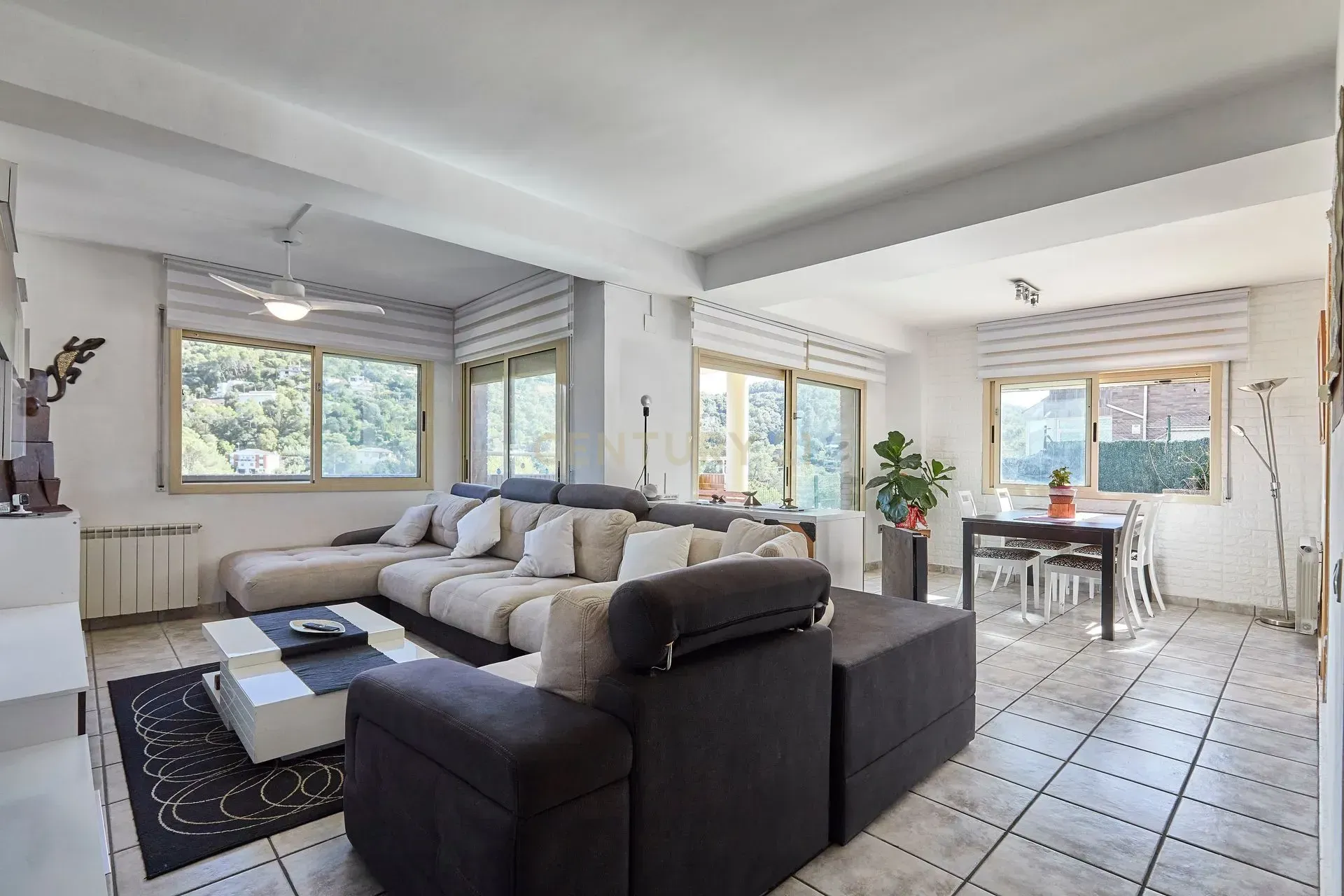 House à Torrelles de Llobregat, Barcelona, Espagne 4 chambres, 258 m2 No. 167080