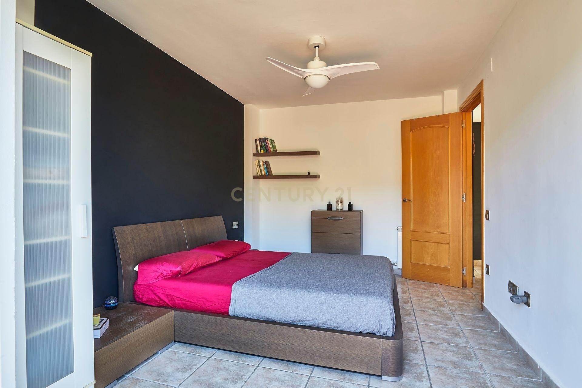 House à Torrelles de Llobregat, Barcelona, Espagne 4 chambres, 258 m2 No. 167080