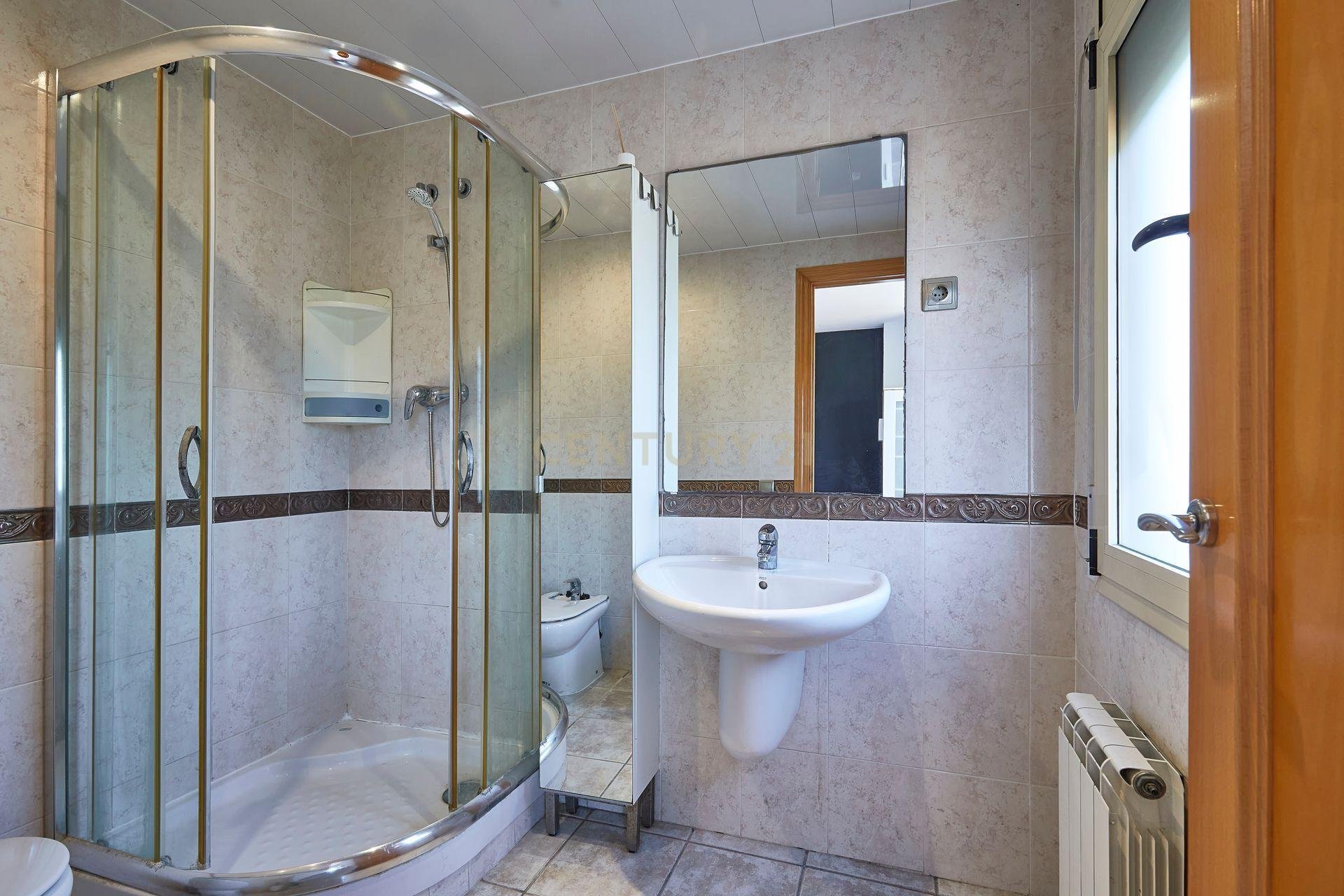 House à Torrelles de Llobregat, Barcelona, Espagne 4 chambres, 258 m2 No. 167080