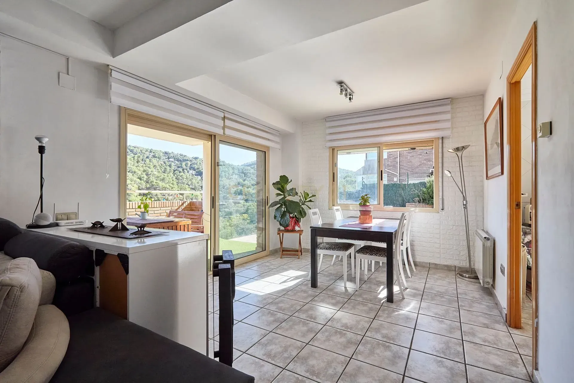 House à Torrelles de Llobregat, Barcelona, Espagne 4 chambres, 258 m2 No. 167080