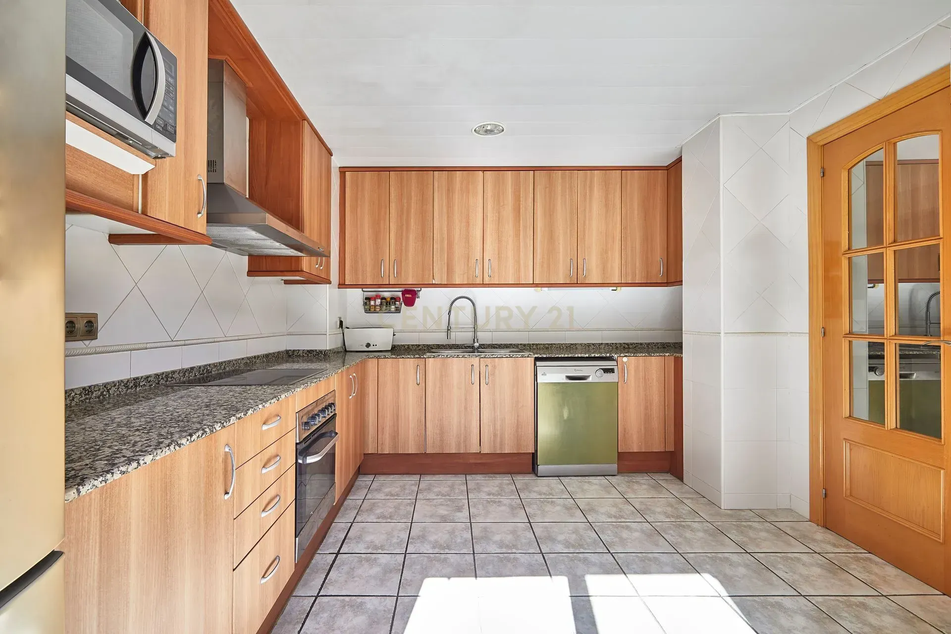 House à Torrelles de Llobregat, Barcelona, Espagne 4 chambres, 258 m2 No. 167080