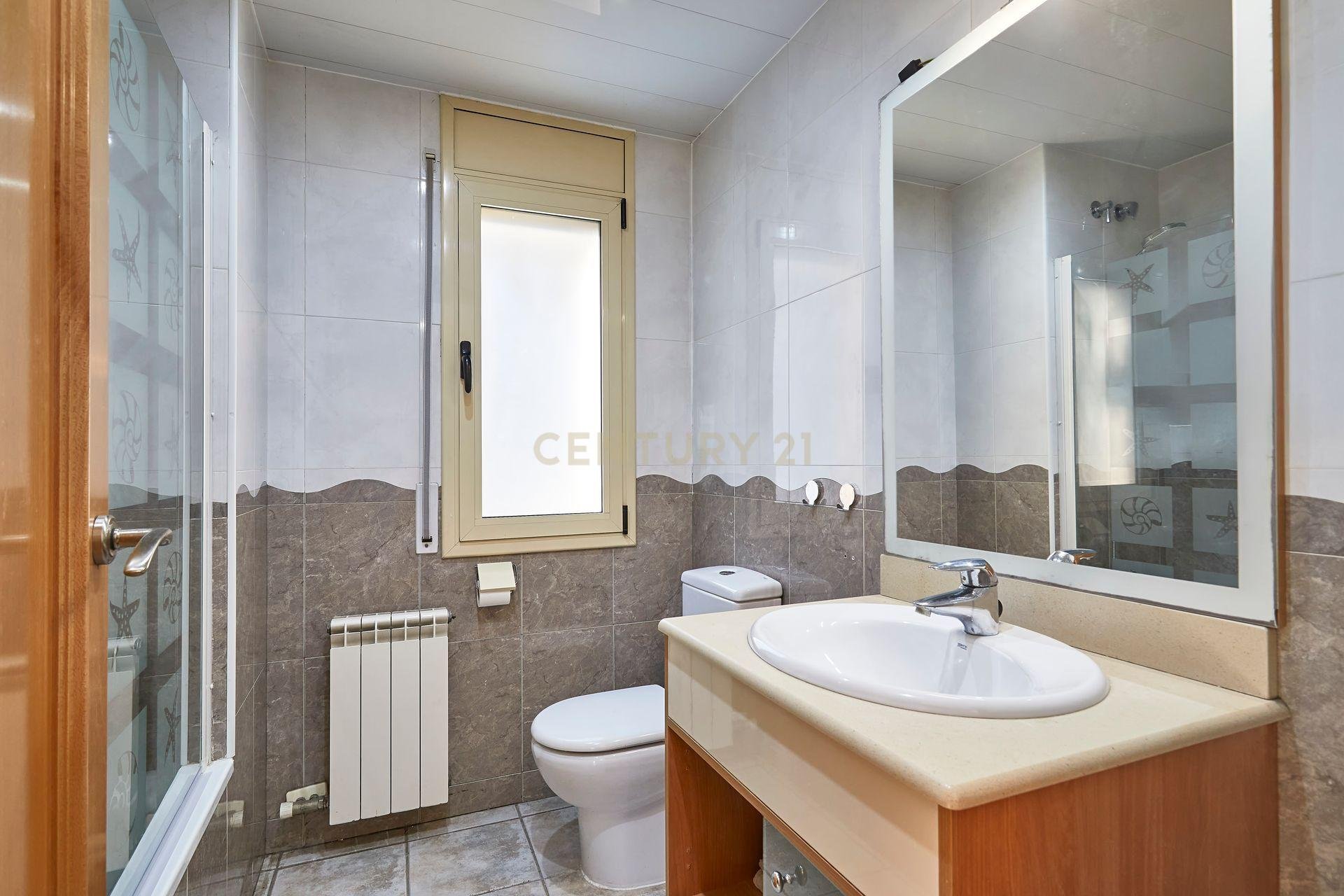 House à Torrelles de Llobregat, Barcelona, Espagne 4 chambres, 258 m2 No. 167080