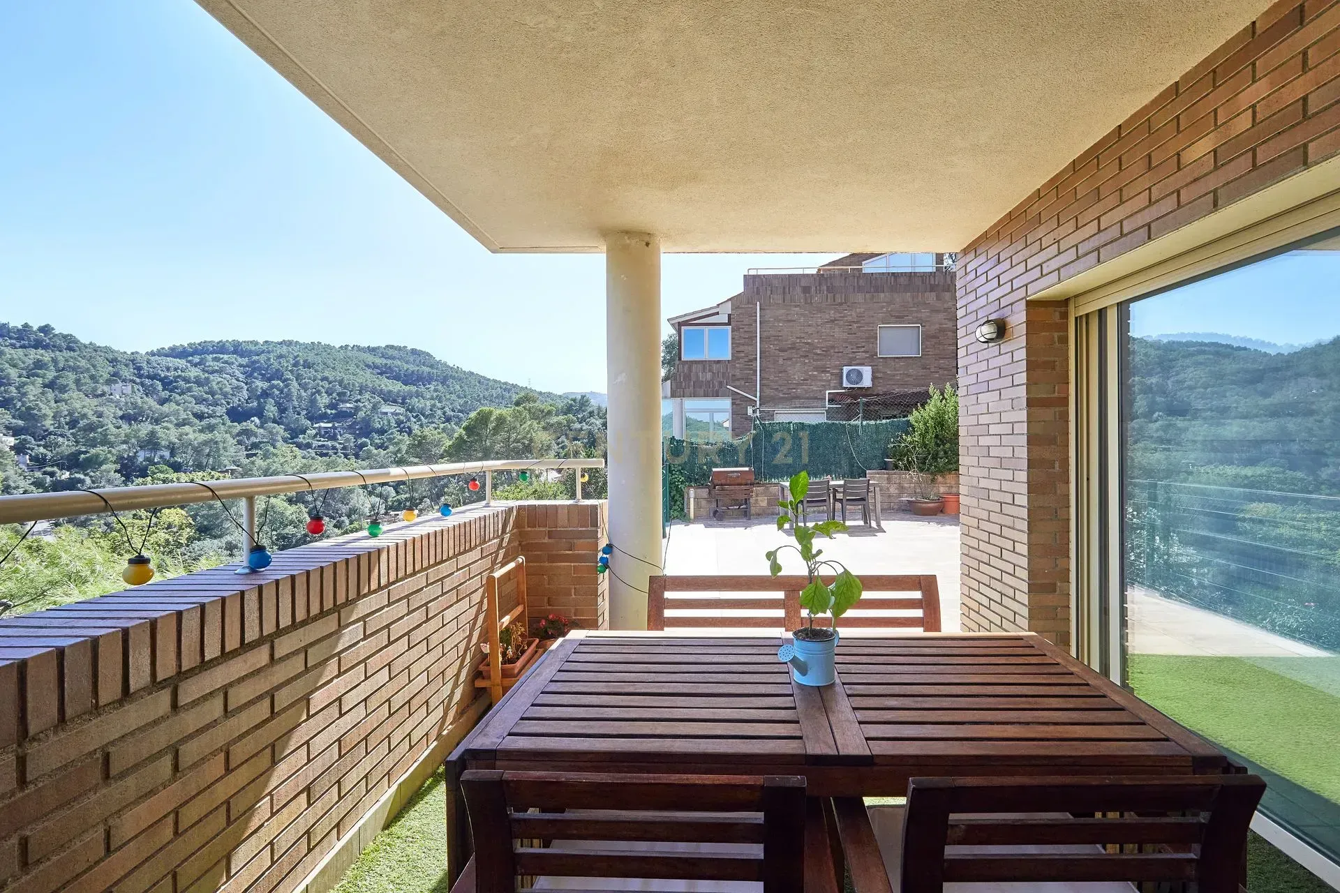 House à Torrelles de Llobregat, Barcelona, Espagne 4 chambres, 258 m2 No. 167080