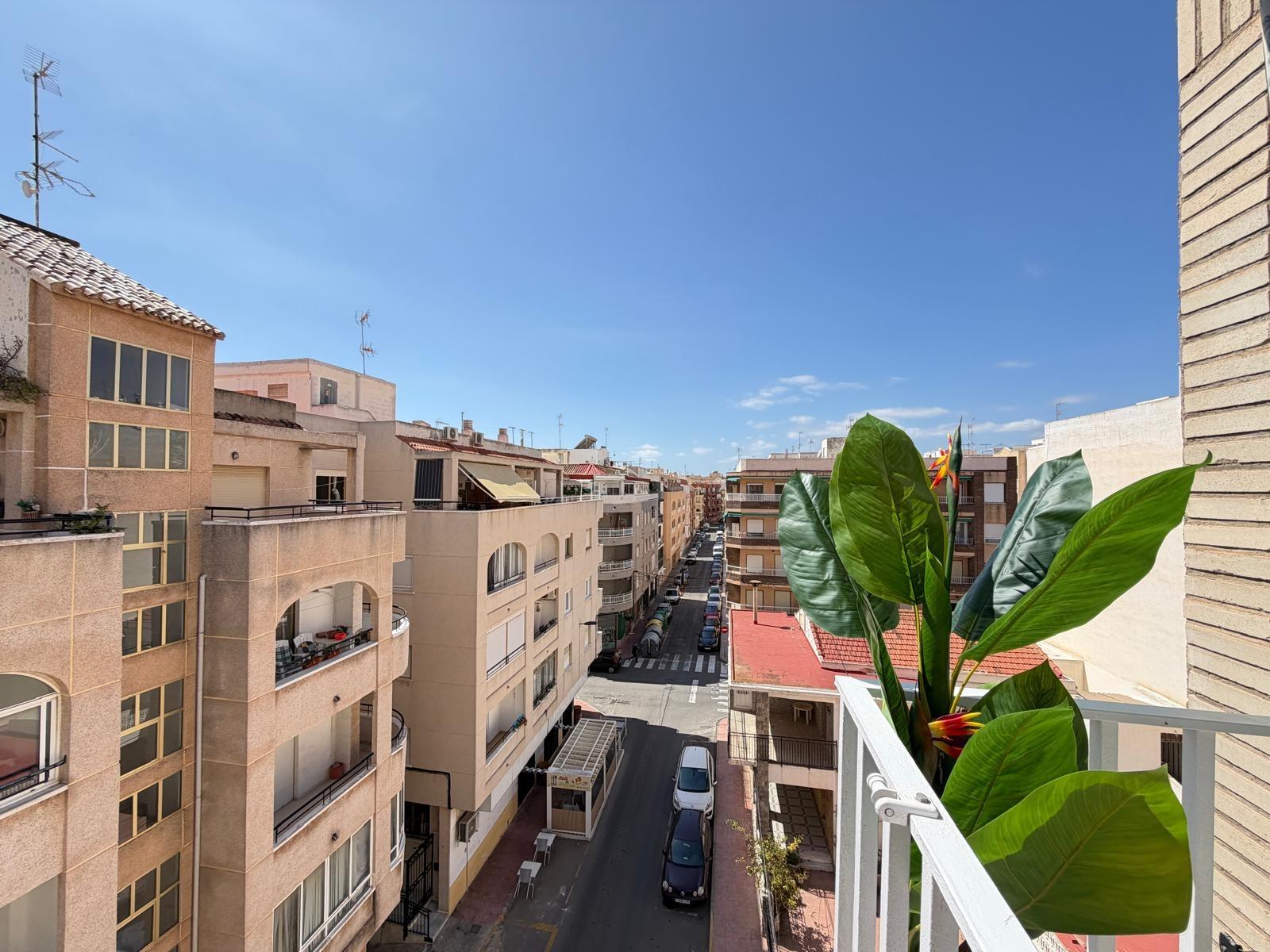 Apartment in Torrevieja, Alicante, Spain 3 bedrooms, 92 sq.m. No. 164244
