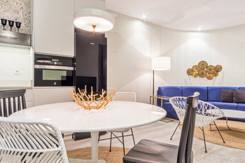 Apartment à Madrid, Espagne 2 chambres, 71 m2 No. 168278
