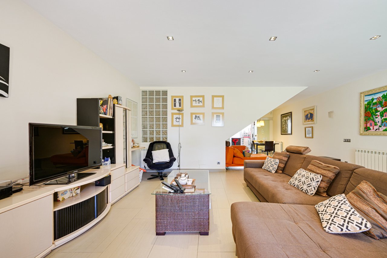 Rindu māja Mataro, Barcelona, Spānijā 5 istabas, 245 m2 Nr. 168280