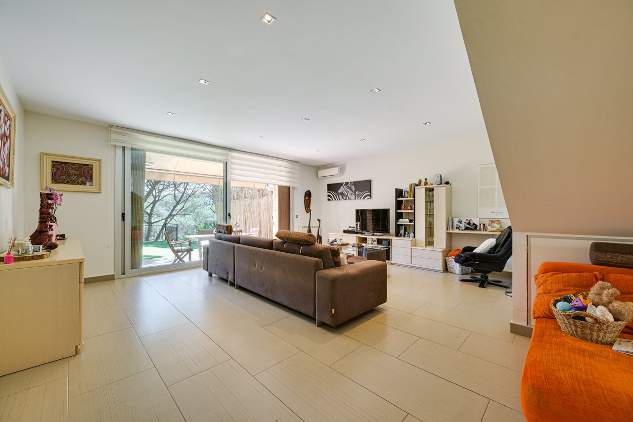 Rindu māja Mataro, Barcelona, Spānijā 5 istabas, 245 m2 Nr. 168280