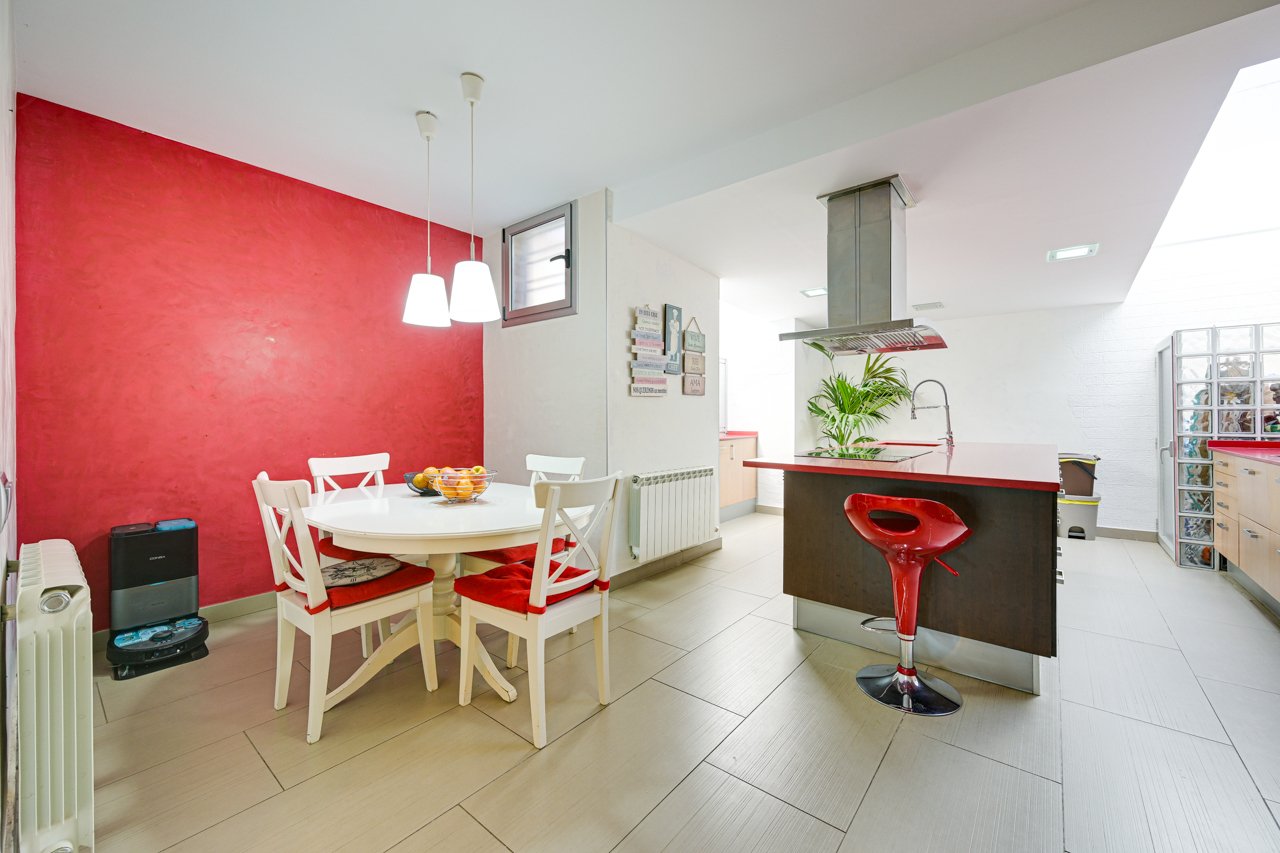 Rindu māja Mataro, Barcelona, Spānijā 5 istabas, 245 m2 Nr. 168280