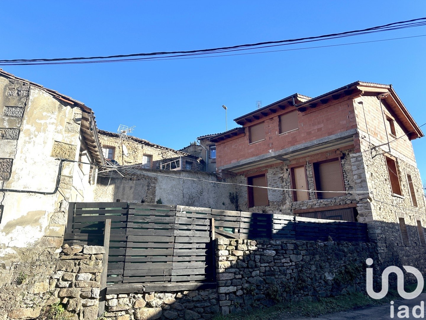 House in Matallana de Torio, Leon, Spain 2 bedrooms, 340 sq.m. No. 186014