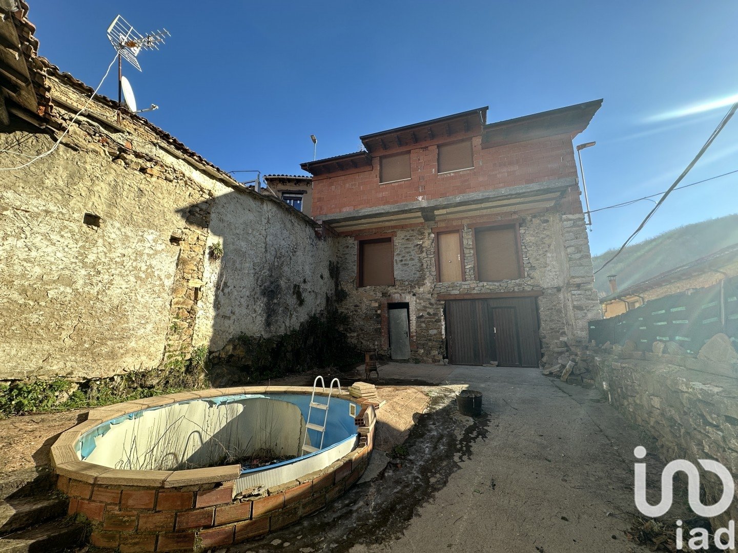 House in Matallana de Torio, Leon, Spain 2 bedrooms, 340 sq.m. No. 186014