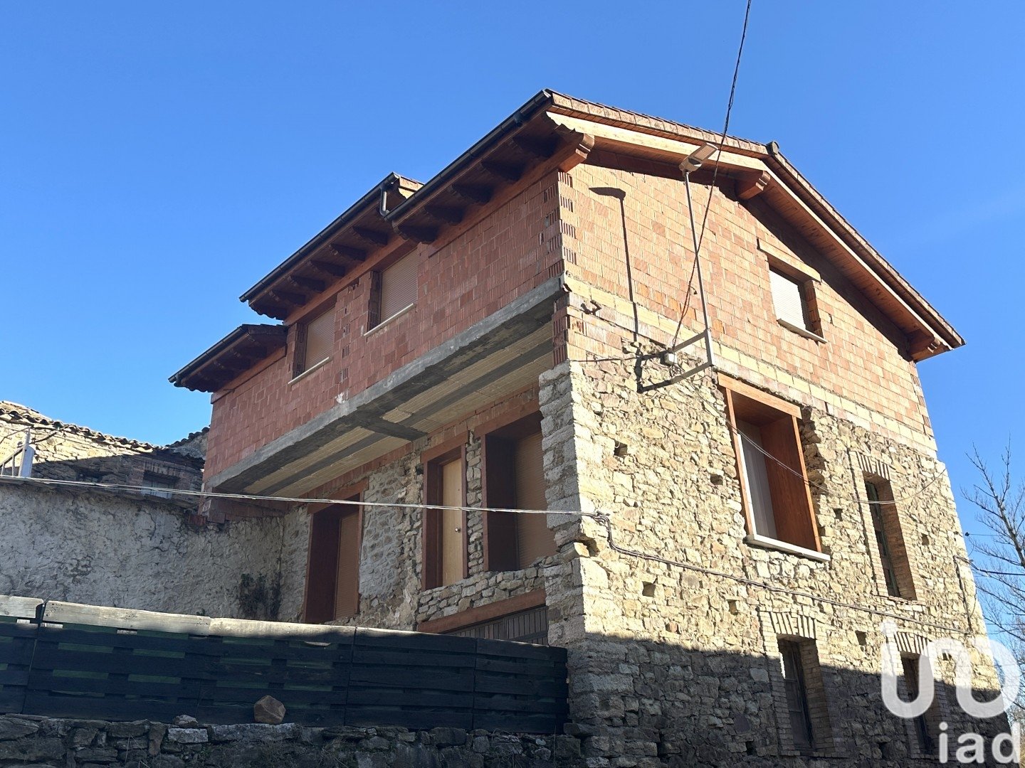 House in Matallana de Torio, Leon, Spain 2 bedrooms, 340 sq.m. No. 186014