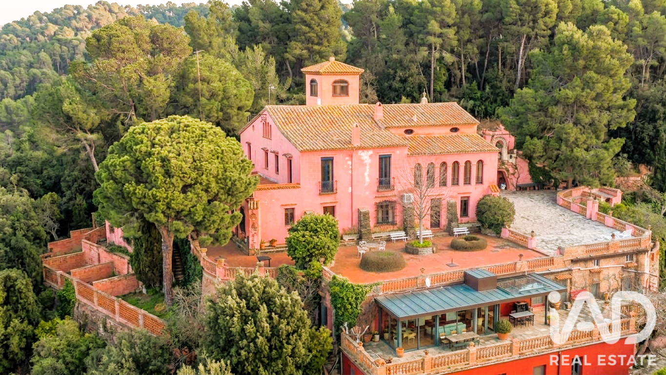 House à Barcelona, Espagne 8 chambres, 1230 m2 No. 188213