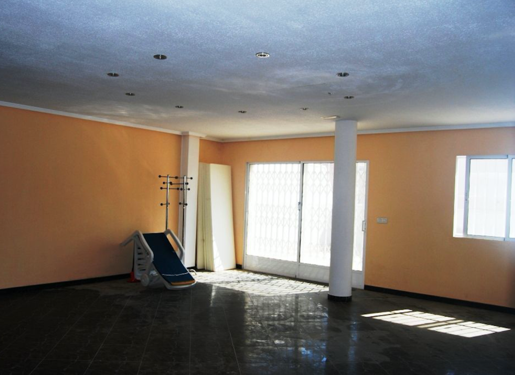Liikekiinteistö Torrevieja, Alicante, Espanja 360 m2 No. 145070
