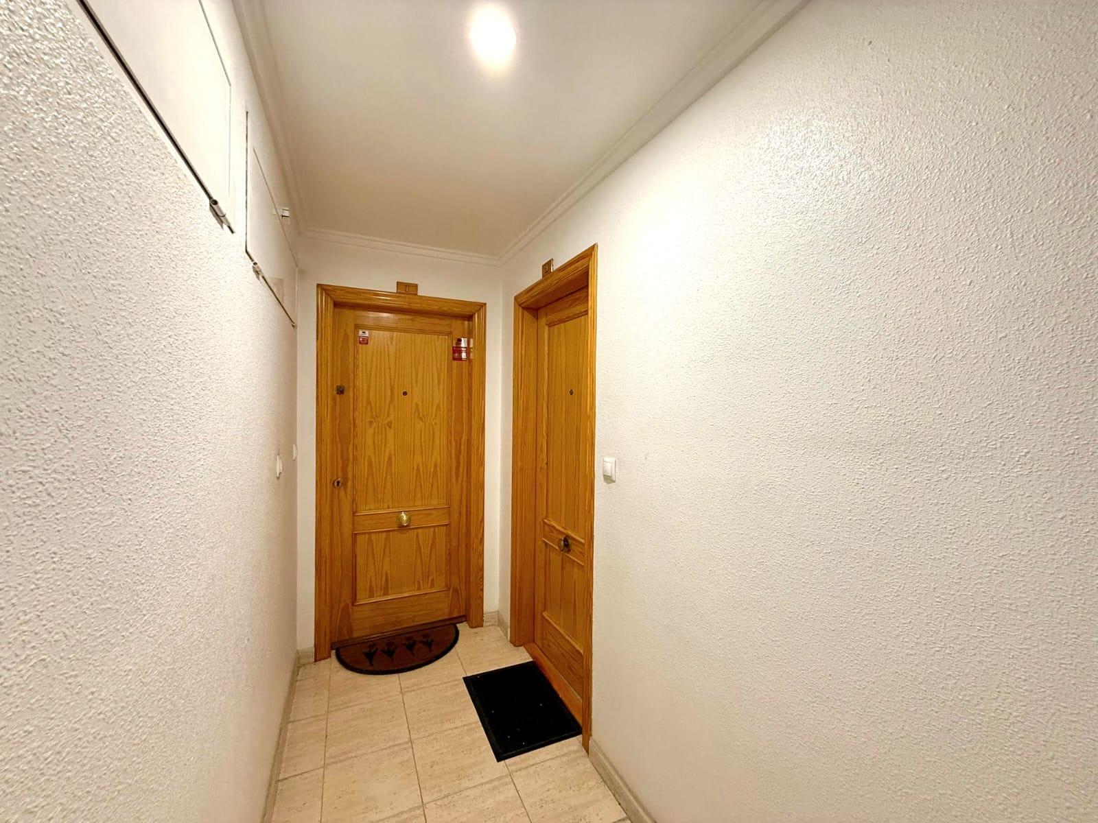 Apartamento en Torrevieja, Alicante, España 1 dormitorio, 50 m2 No. 195340