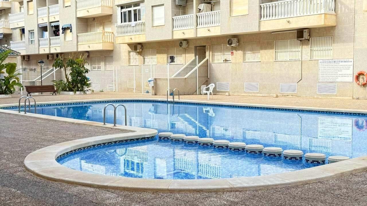 Apartamento en Torrevieja, Alicante, España 1 dormitorio, 50 m2 No. 195340