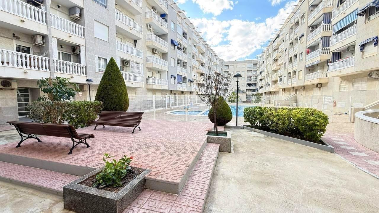 Apartamento en Torrevieja, Alicante, España 1 dormitorio, 50 m2 No. 195340