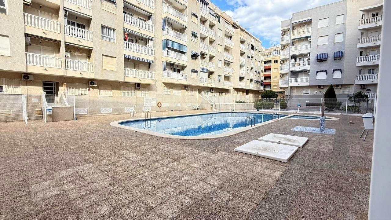 Apartamento en Torrevieja, Alicante, España 1 dormitorio, 50 m2 No. 195340