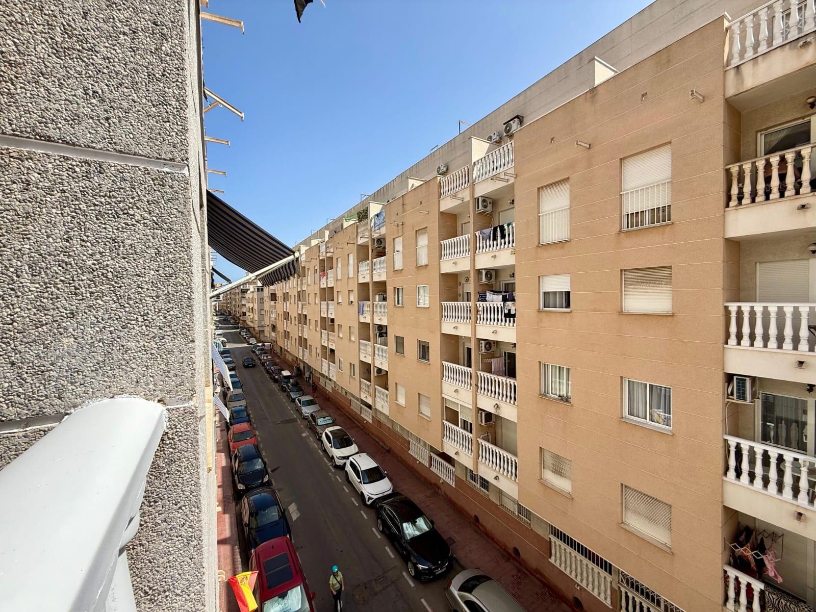 Apartamento en Torrevieja, Alicante, España 1 dormitorio, 50 m2 No. 195340