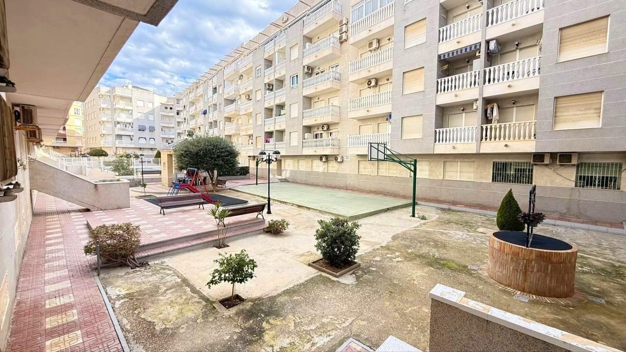 Apartamento en Torrevieja, Alicante, España 1 dormitorio, 50 m2 No. 195340