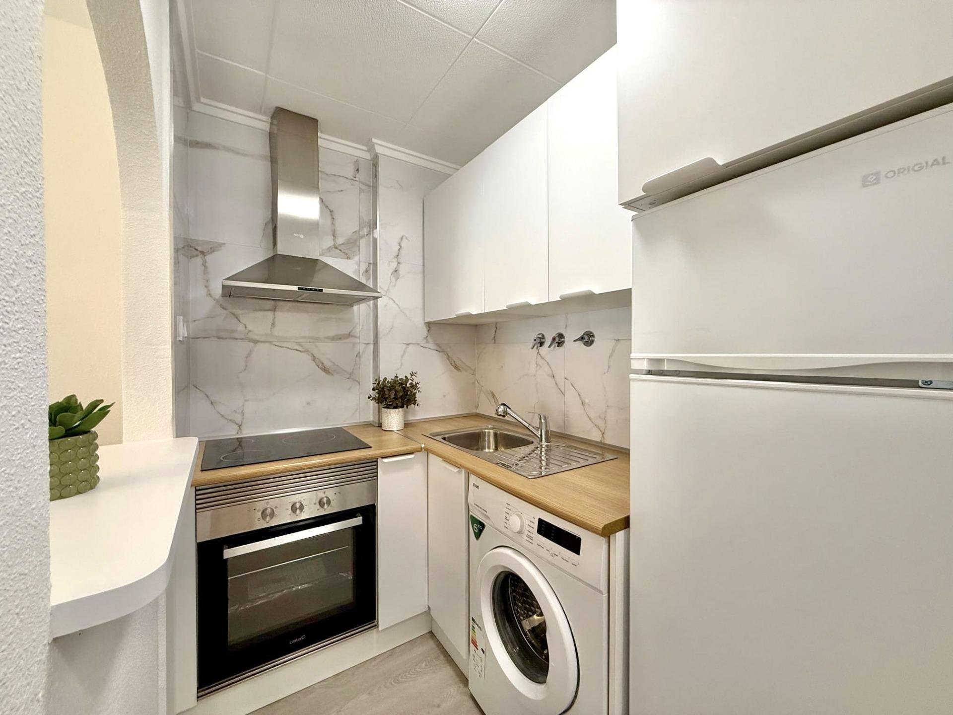 Apartamento en Torrevieja, Alicante, España 1 dormitorio, 50 m2 No. 195340
