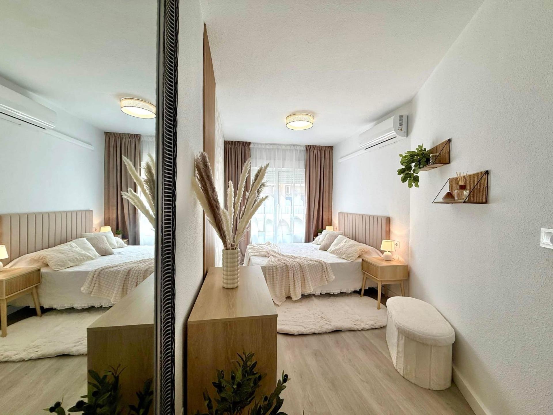 Apartamento en Torrevieja, Alicante, España 1 dormitorio, 50 m2 No. 195340