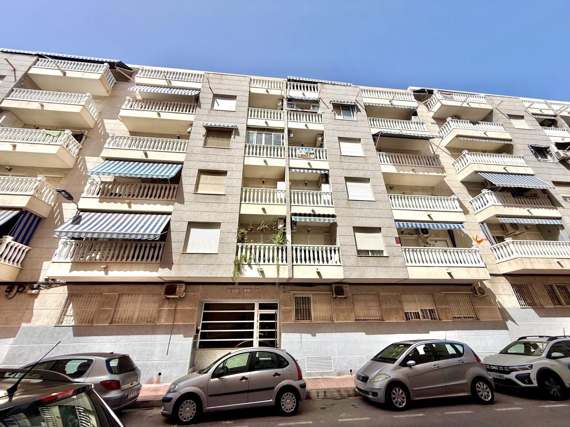 Apartamento en Torrevieja, Alicante, España 1 dormitorio, 50 m2 No. 195340