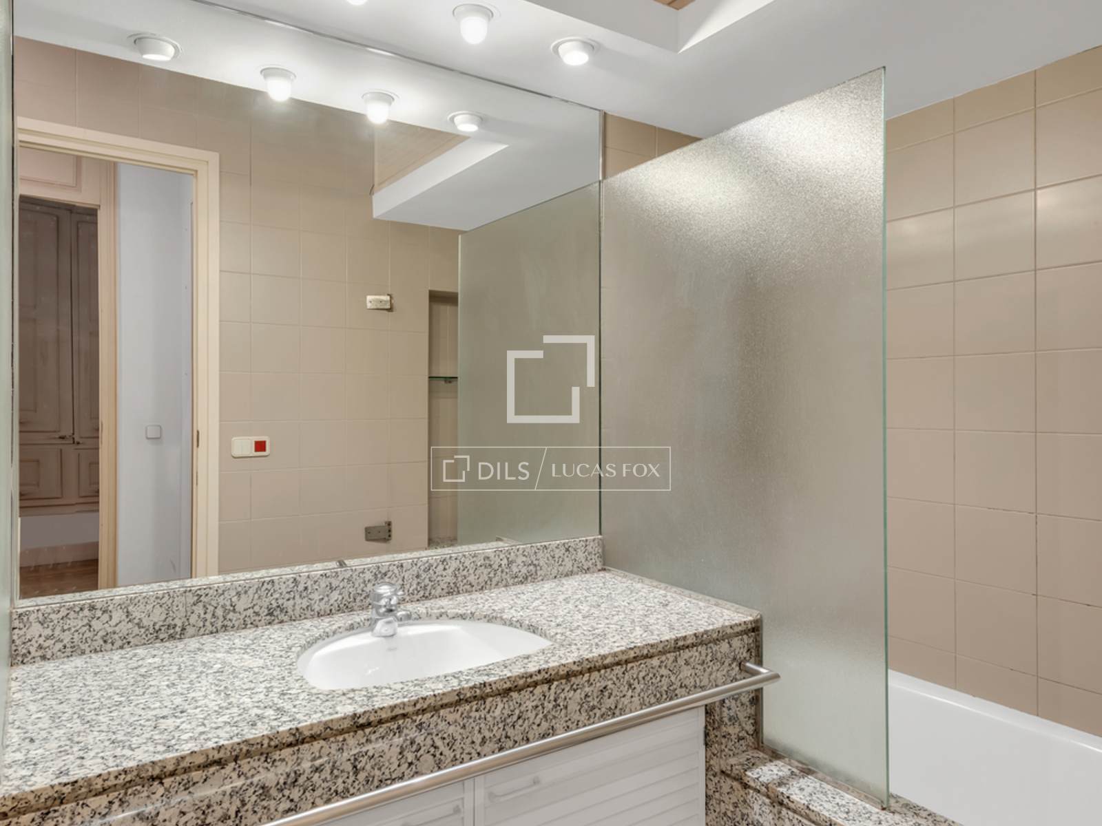 Wohnung in Barcelona, Spanien 7 Schlafzimmer, 250 m2 Nr. 192681
