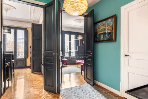 Huoneisto Barcelona, Espanja 4 makuuhuonetta, 117 m2 No. 192684