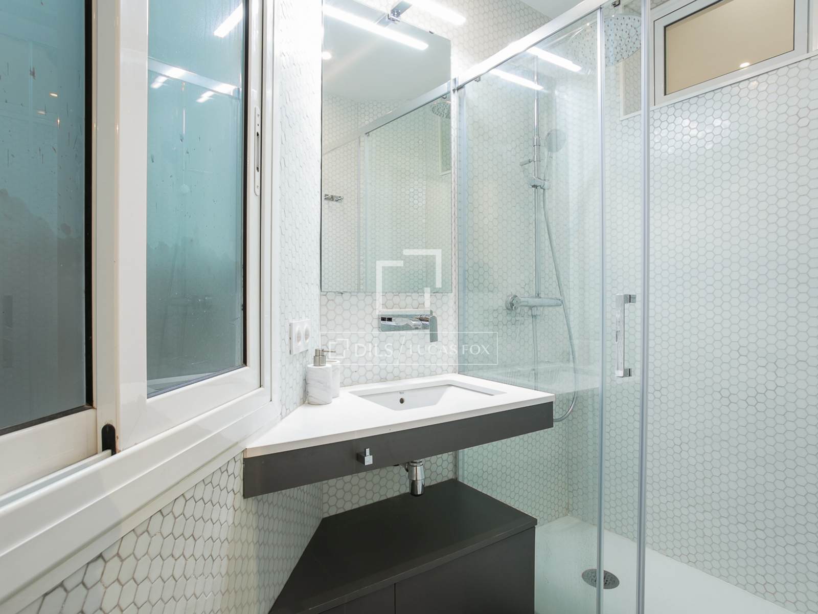 Apartment in Barcelona, Spain 2 bedrooms, 81 sq.m. No. 192685