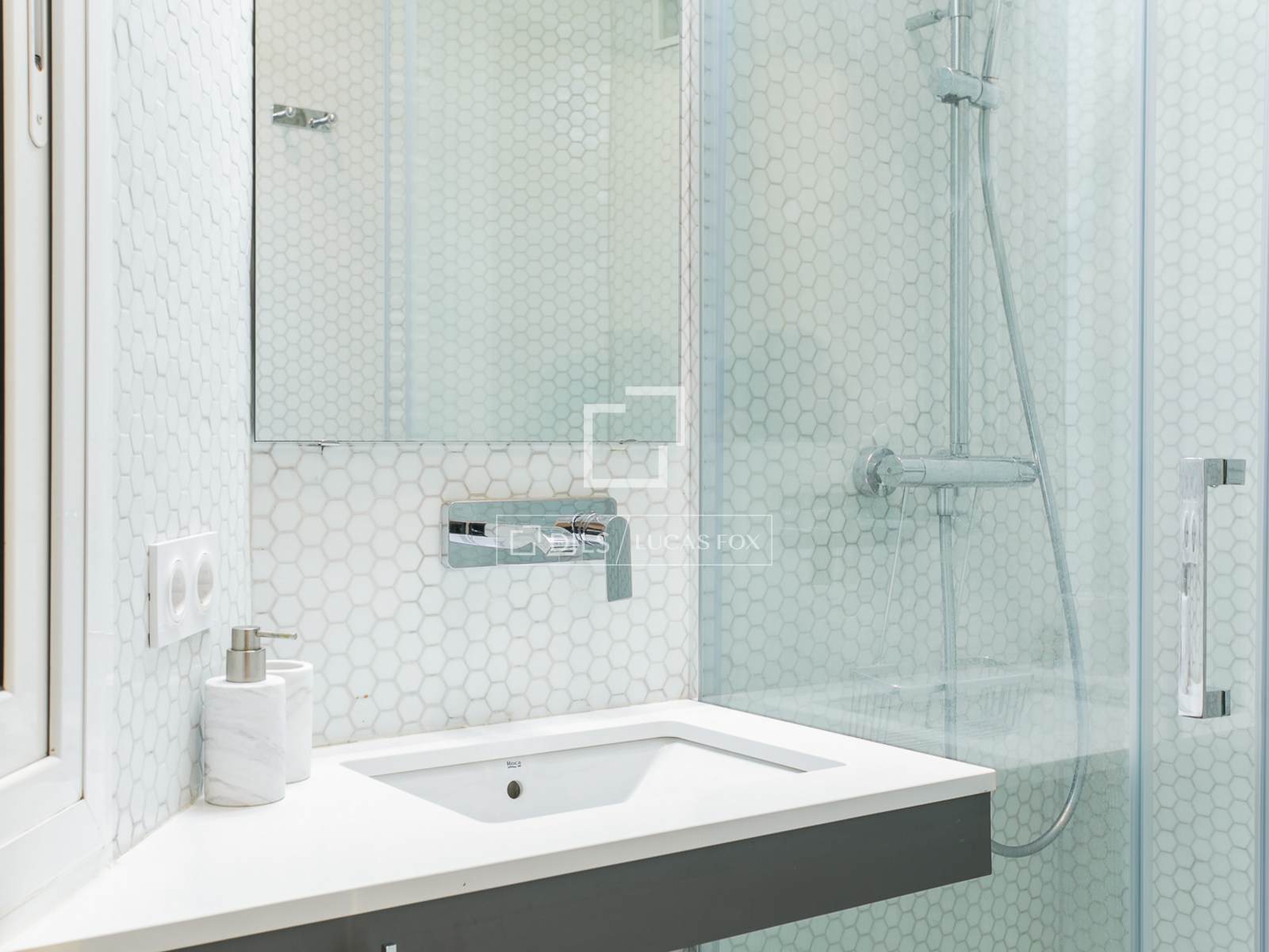 Apartment in Barcelona, Spain 2 bedrooms, 81 sq.m. No. 192685