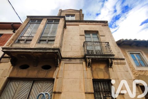Villa in San Justo de la Vega, Leon, Spain 380 sq.m. No. 185529