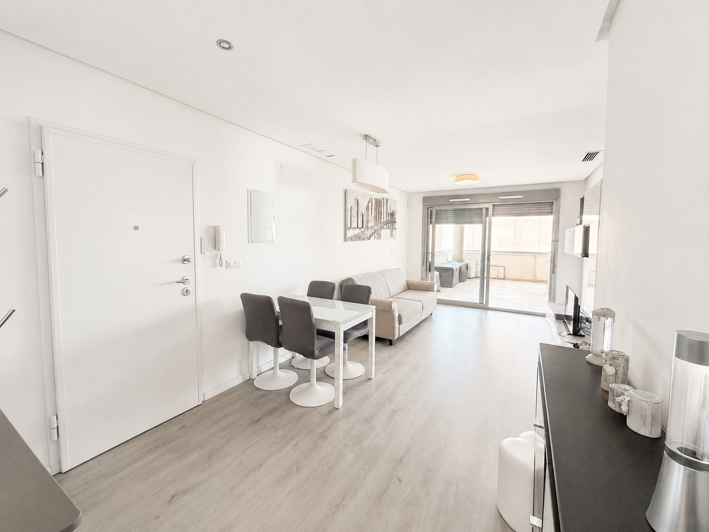 Apartamento en Alicante, España 2 dormitorios,  No. 195680