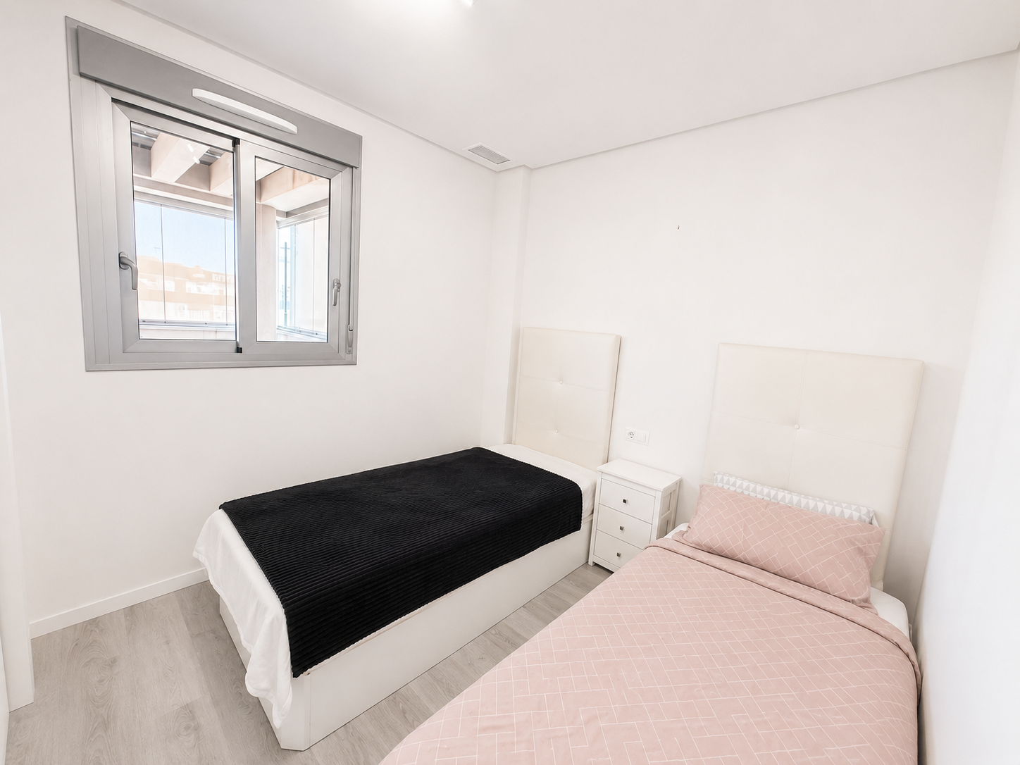 Apartamento en Alicante, España 2 dormitorios,  No. 195680