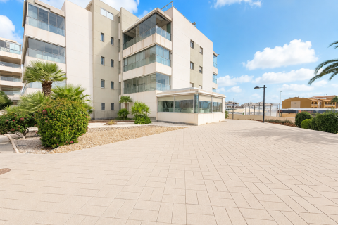 Apartment in Alicante, Spain 2 bedrooms,  No. 195680