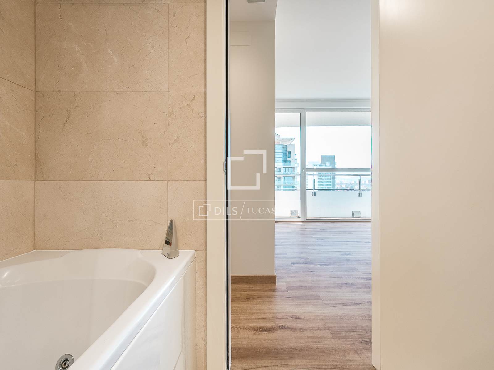 Apartment à Barcelona, Espagne 3 chambres, 112 m2 No. 167986
