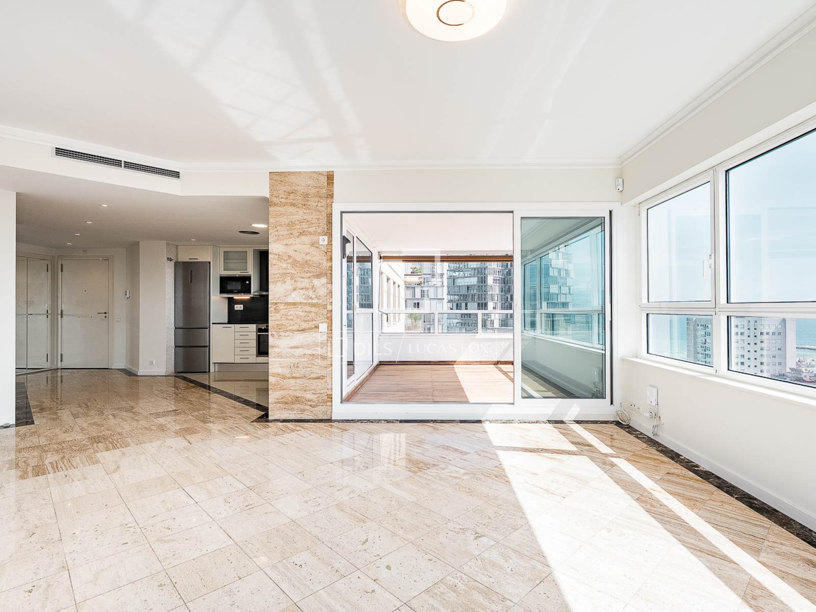 Apartment à Barcelona, Espagne 3 chambres, 112 m2 No. 167986