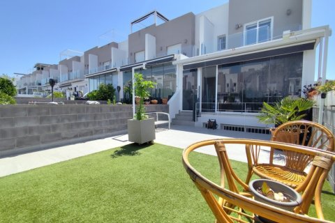 Townhouse in Torrevieja, Alicante, Spain 4 bedrooms, 189 sq.m. No. 196172