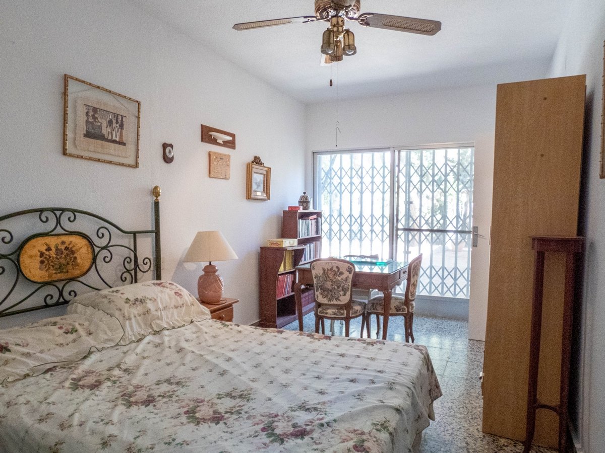 Huvila Dehesa De Campoamor, Alicante, Espanja 6 makuuhuonetta, 268 m2 No. 151848