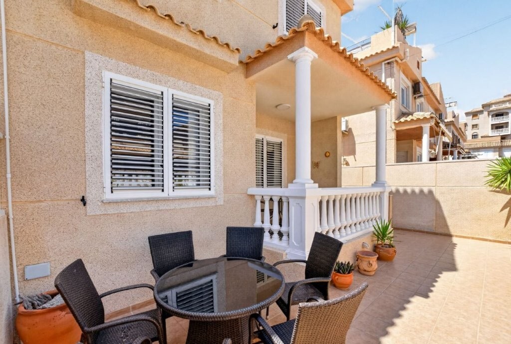 Kamienica w Cabo Cervera-Playa la Mata, Alicante, Hiszpania 3 sypialnie, 104 mkw. nr 189497